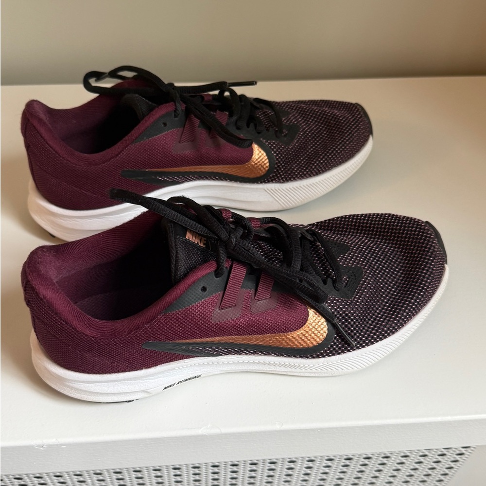 Nike Black / Copper Gold / Maroon Running Shoes